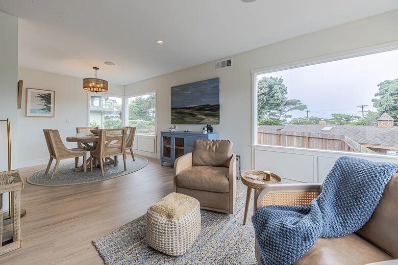 Bright Coastal Escape in Pacific Grove - Pacific Grove, California
