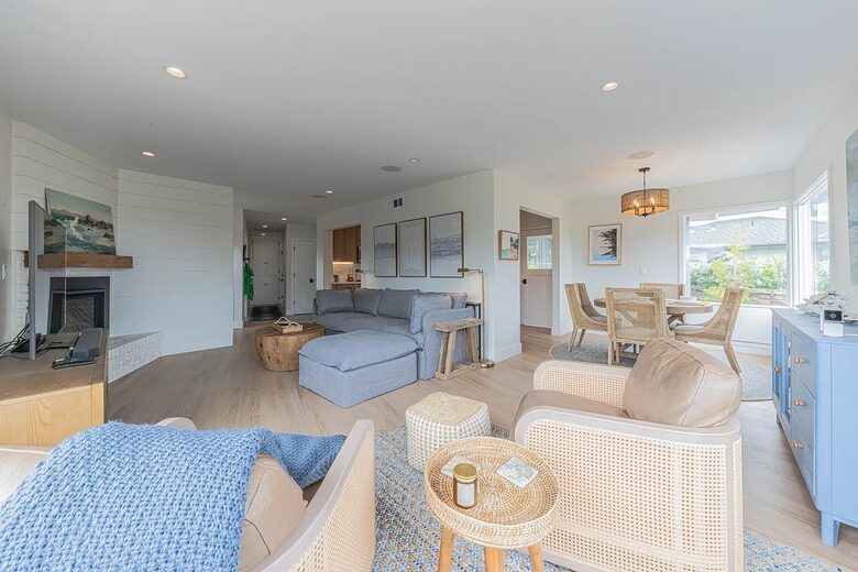 Bright Coastal Escape in Pacific Grove - Pacific Grove, California
