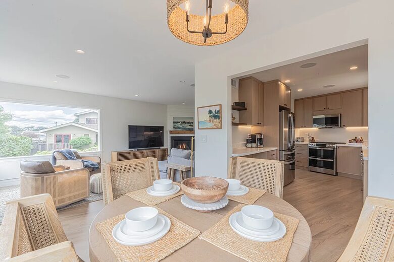 Bright Coastal Escape in Pacific Grove - Pacific Grove, California