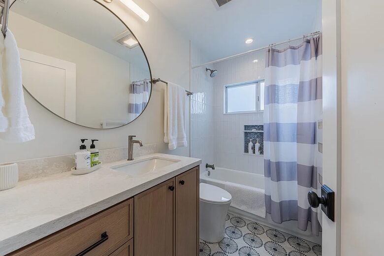 Bright Coastal Escape in Pacific Grove - Pacific Grove, California