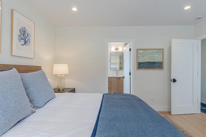 Bright Coastal Escape in Pacific Grove - Pacific Grove, California