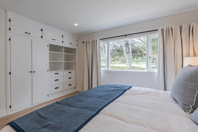Bright Coastal Escape in Pacific Grove - Pacific Grove, California
