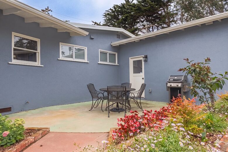 Bright Coastal Escape in Pacific Grove - Pacific Grove, California