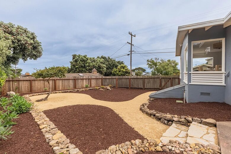 Bright Coastal Escape in Pacific Grove - Pacific Grove, California