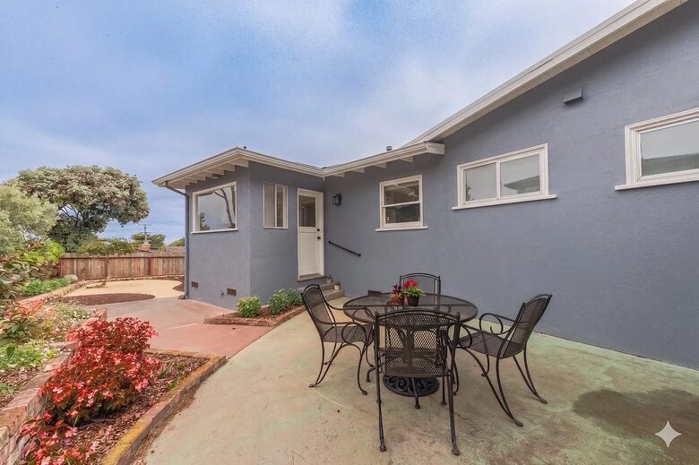 Bright Coastal Escape in Pacific Grove - Pacific Grove, California