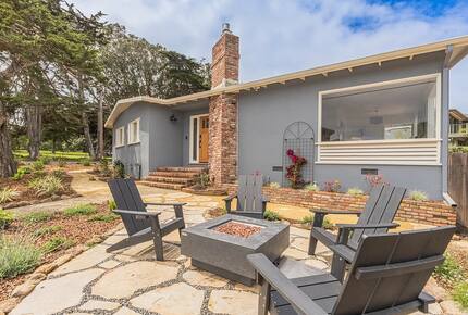 Bright Coastal Escape in Pacific Grove - Pacific Grove, California