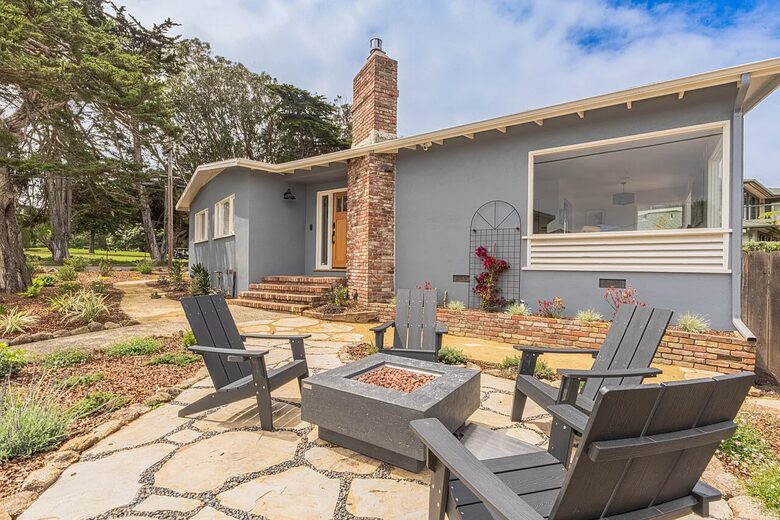 Bright Coastal Escape in Pacific Grove - Pacific Grove, California