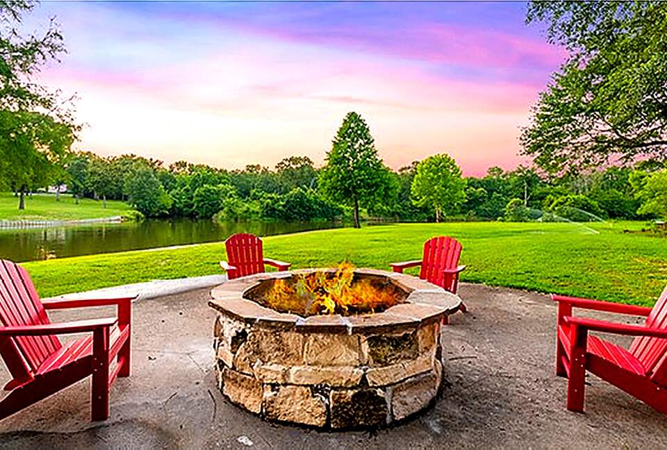 Waterfront Estate on Deep-Water Cove with Sandy Beach - Malakoff, Texas