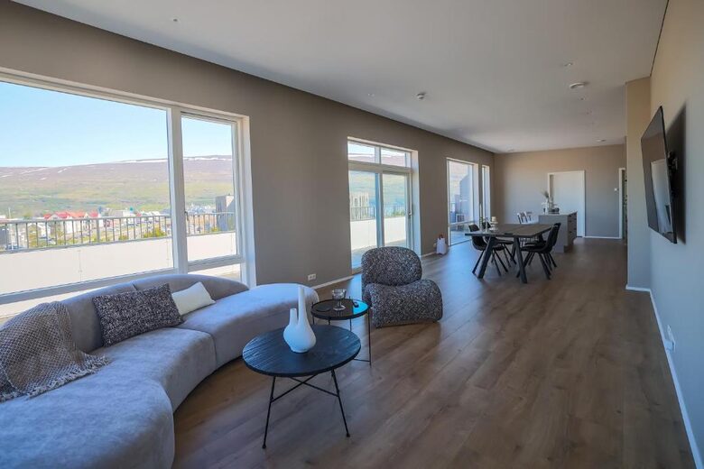 Eyjafjörður View Penthouse - Akureyri, Iceland