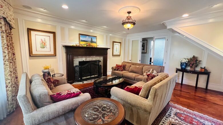 Grand Estate in Canyon Country - Canyon Country, California