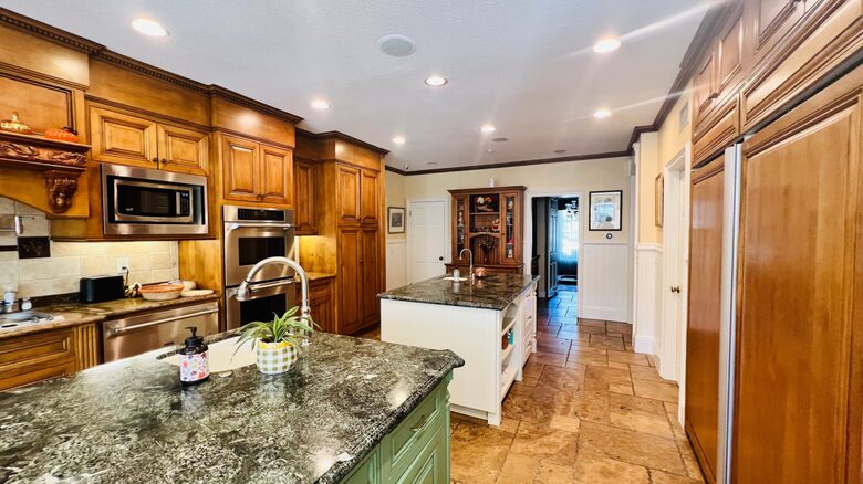 Grand Estate in Canyon Country - Canyon Country, California