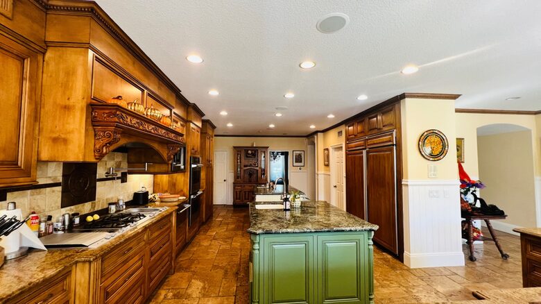 Grand Estate in Canyon Country - Canyon Country, California