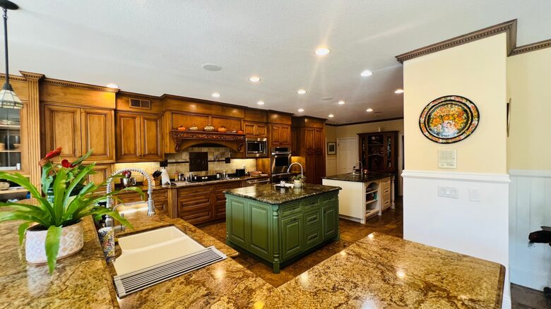 Grand Estate in Canyon Country - Canyon Country, California