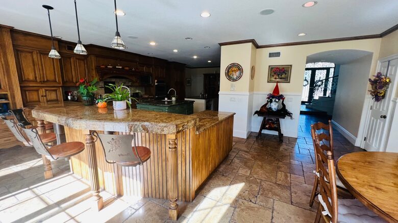 Grand Estate in Canyon Country - Canyon Country, California