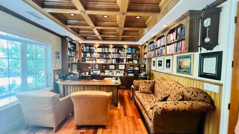 Grand Estate in Canyon Country - Canyon Country, California