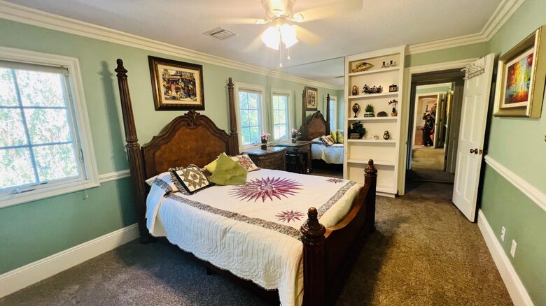 Grand Estate in Canyon Country - Canyon Country, California
