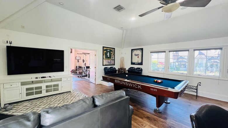 Grand Estate in Canyon Country - Canyon Country, California