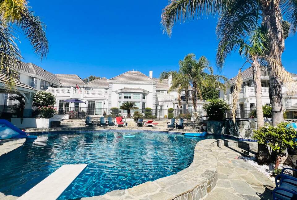 Grand Estate in Canyon Country - Canyon Country, California
