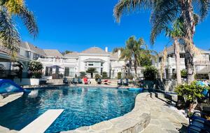 Grand Estate in Canyon Country - Canyon Country, California