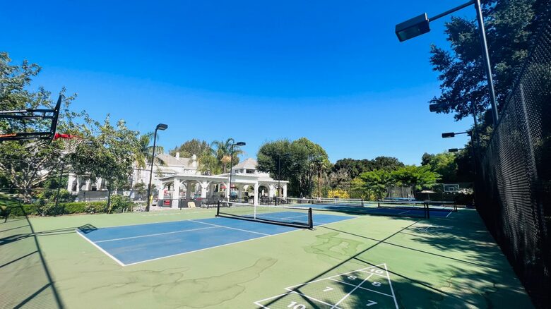 Grand Estate in Canyon Country - Canyon Country, California