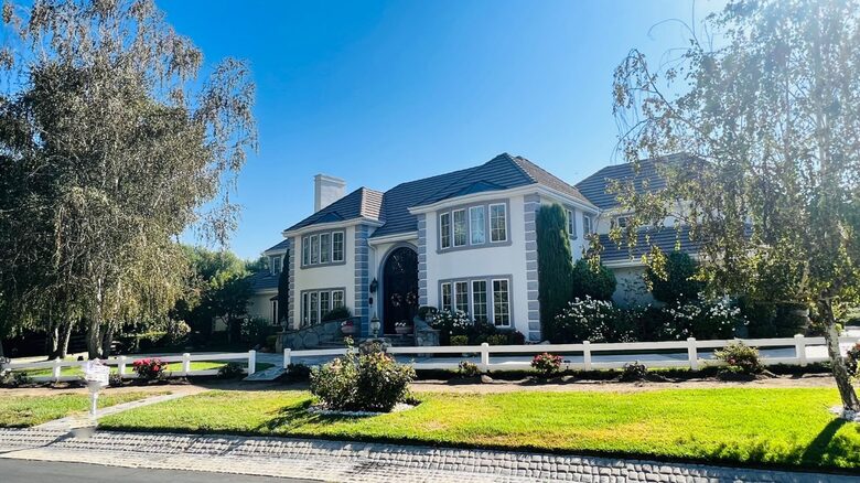 Grand Estate in Canyon Country - Canyon Country, California