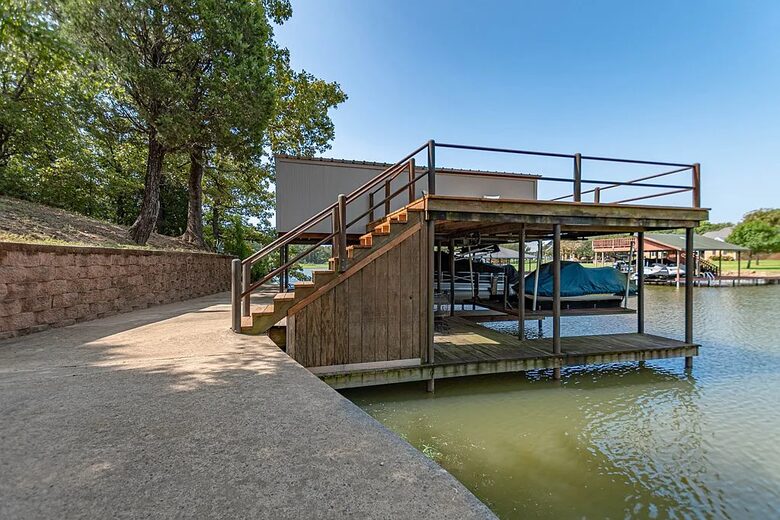 Waterfront Estate on Deep-Water Cove with Sandy Beach - Malakoff, Texas