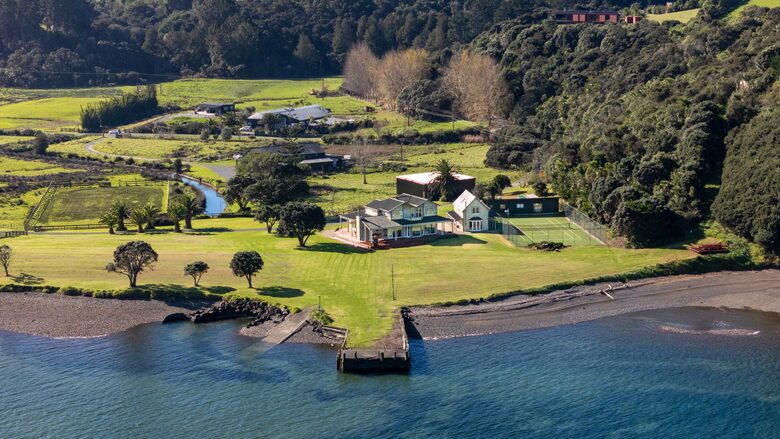 Luxury Beachfront Farm Estate - Matakana, New Zealand