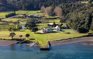 Luxury Beachfront Farm Estate - Matakana, New Zealand