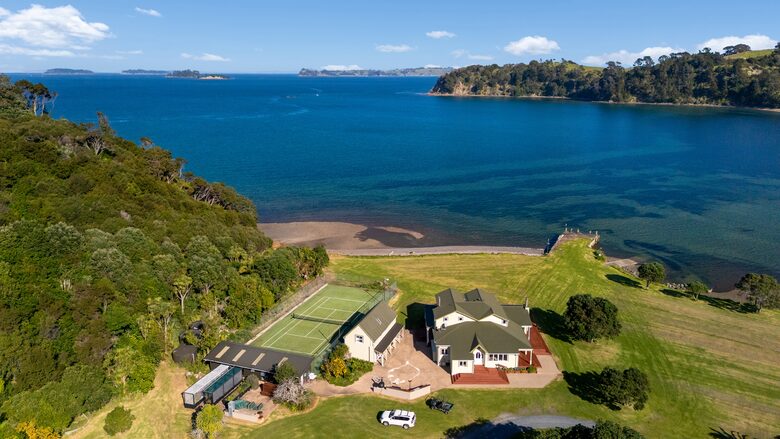 Luxury Beachfront Farm Estate - Matakana, New Zealand