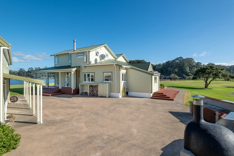 Luxury Beachfront Farm Estate - Matakana, New Zealand