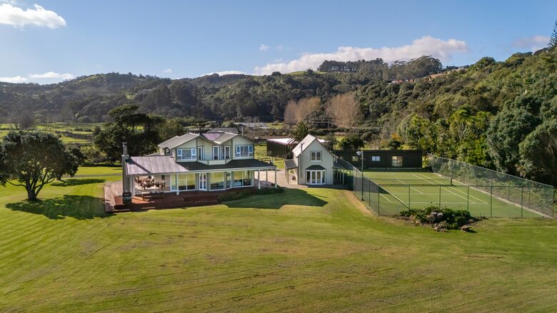 Luxury Beachfront Farm Estate - Matakana, New Zealand