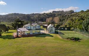 Luxury Beachfront Farm Estate - Matakana, New Zealand