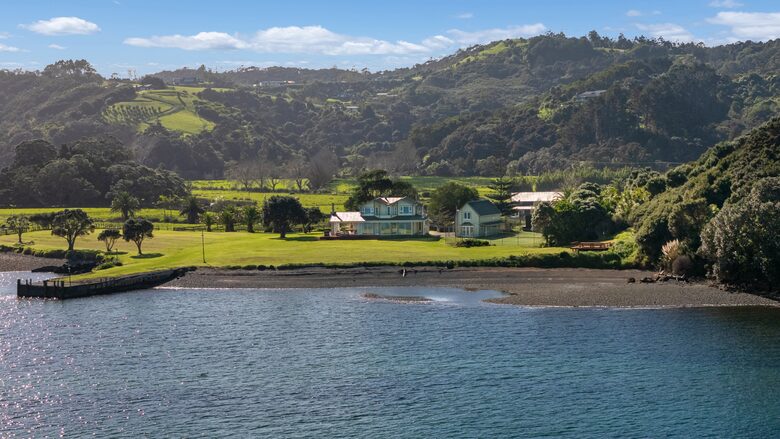 Luxury Beachfront Farm Estate - Matakana, New Zealand