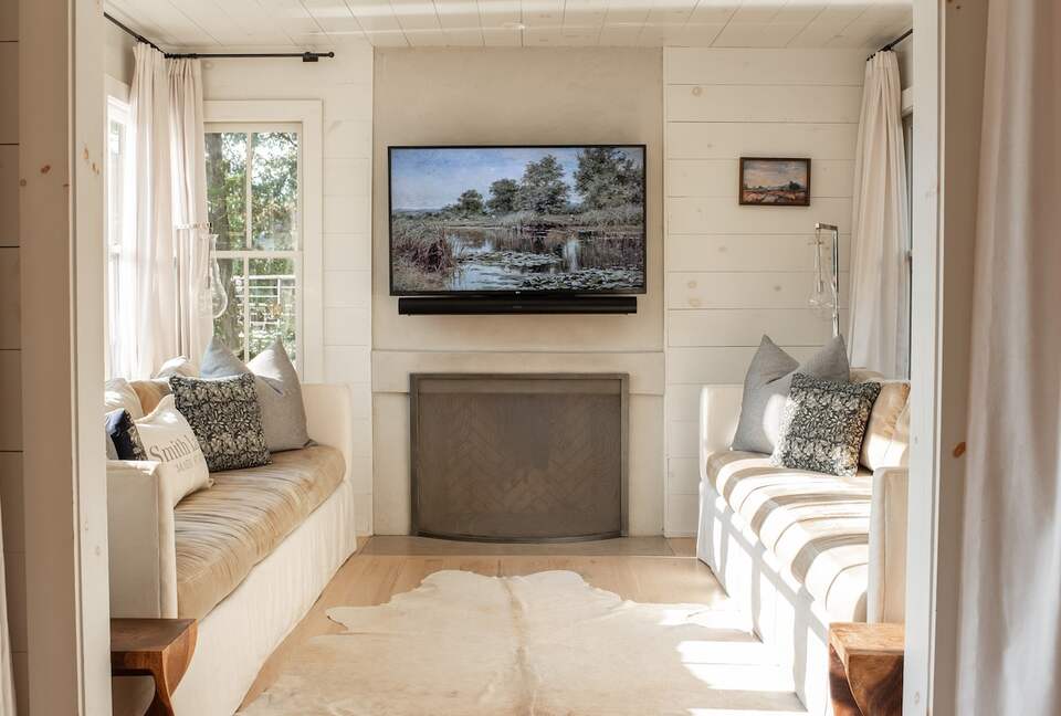Designer Waterfront Hideaway at Point William - Crane Hill, Alabama