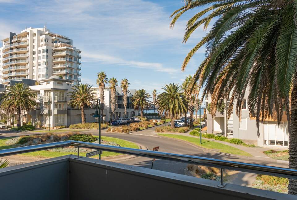 Beacon Vista Sky Retreat - Port Melbourne, Australia