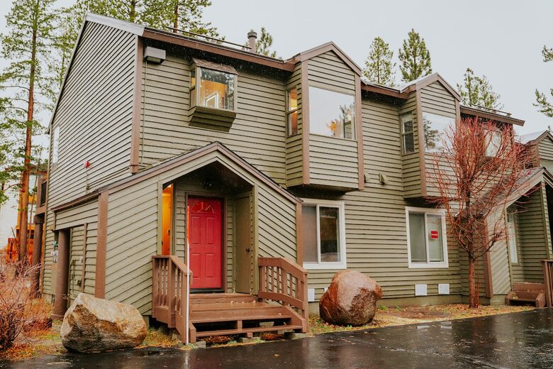 Forest Retreat Near Mammoth Mountain - Mammoth Lakes, California