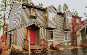 Forest Retreat Near Mammoth Mountain - Mammoth Lakes, California