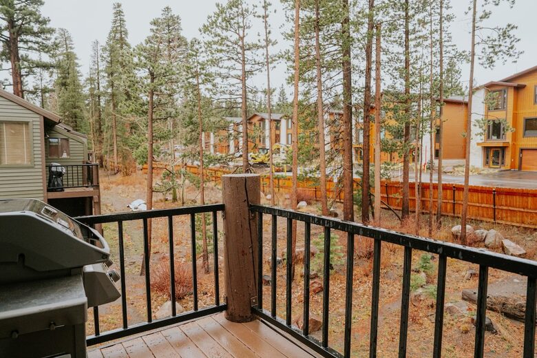 Forest Retreat Near Mammoth Mountain - Mammoth Lakes, California