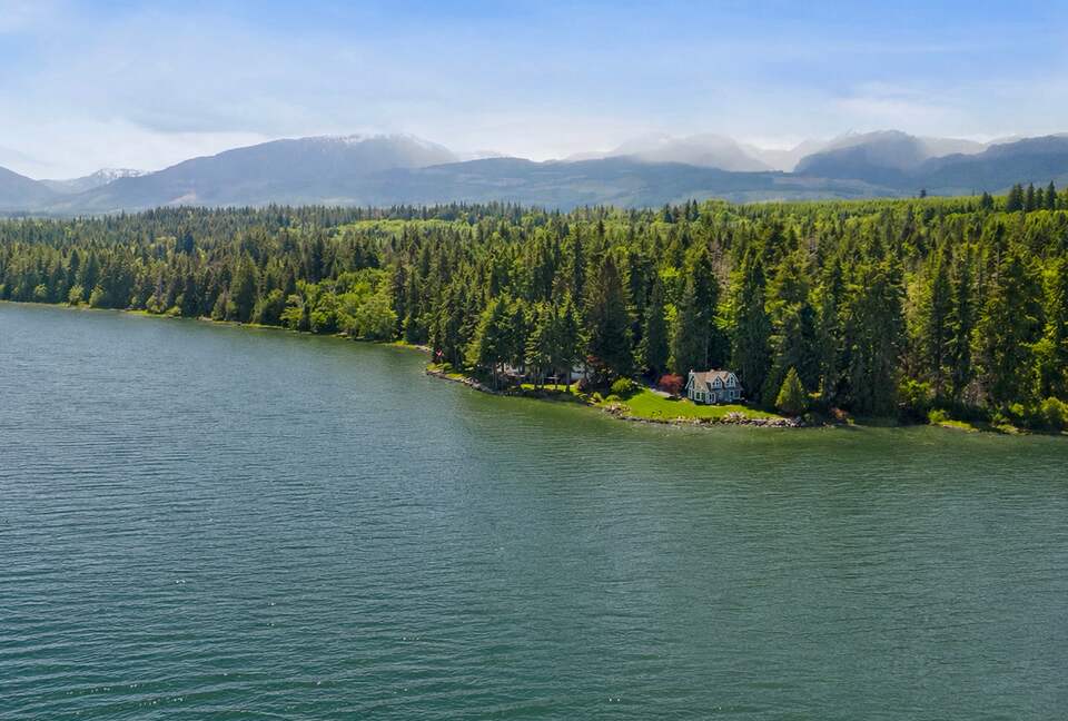 Pearl Point Beach House - Union Bay, Canada