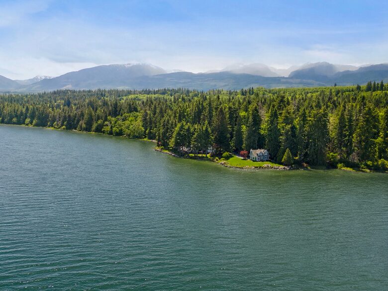 Pearl Point Beach House - Union Bay, Canada