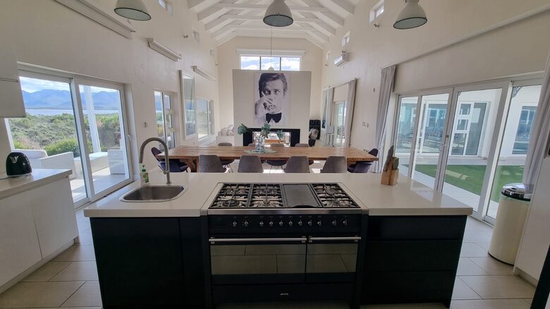 A Coastal Sanctuary with 360-Degree Views - Hermanus, South Africa