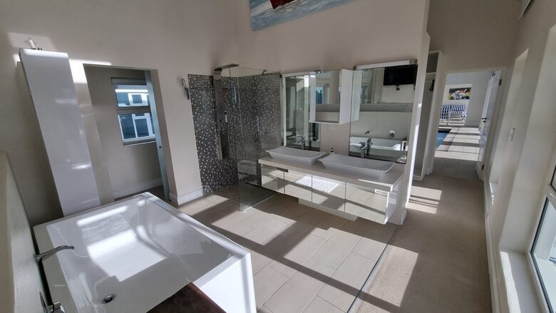 A Coastal Sanctuary with 360-Degree Views - Hermanus, South Africa