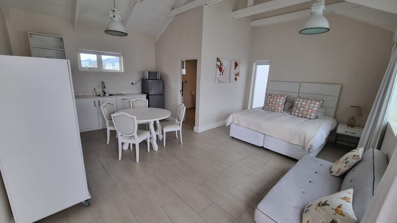 A Coastal Sanctuary with 360-Degree Views - Hermanus, South Africa