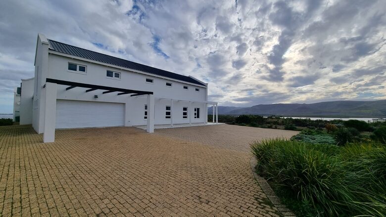 A Coastal Sanctuary with 360-Degree Views - Hermanus, South Africa
