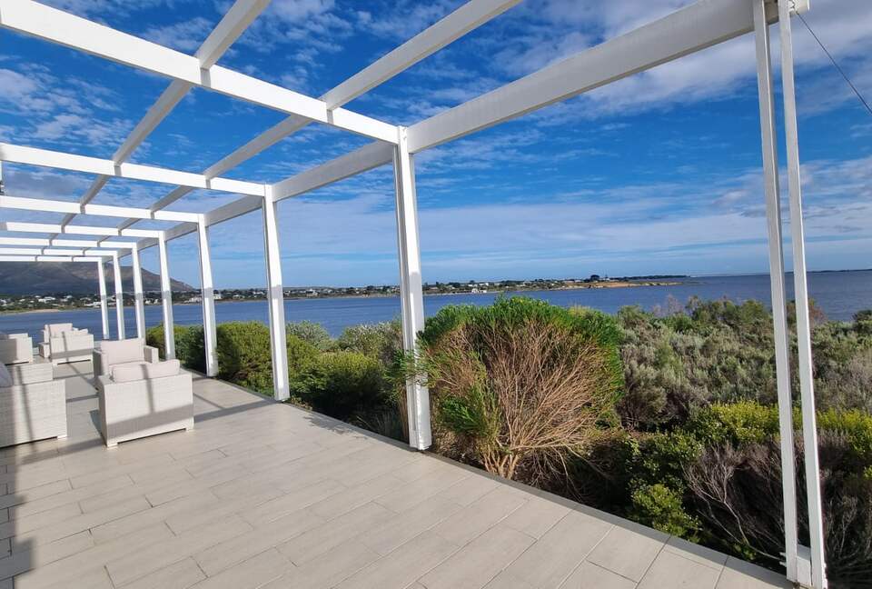 A Coastal Sanctuary with 360-Degree Views - Hermanus, South Africa