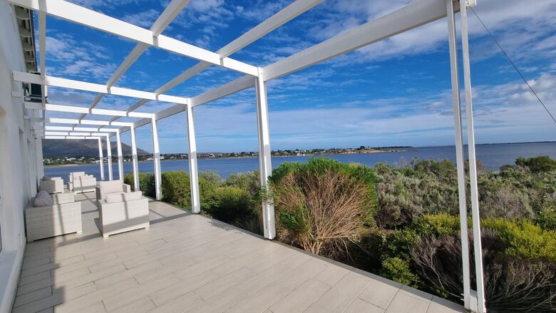 A Coastal Sanctuary with 360-Degree Views - Hermanus, South Africa