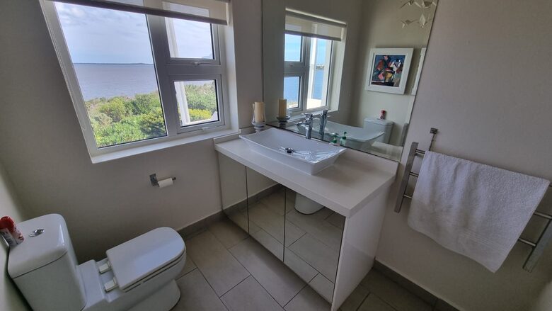A Coastal Sanctuary with 360-Degree Views - Hermanus, South Africa