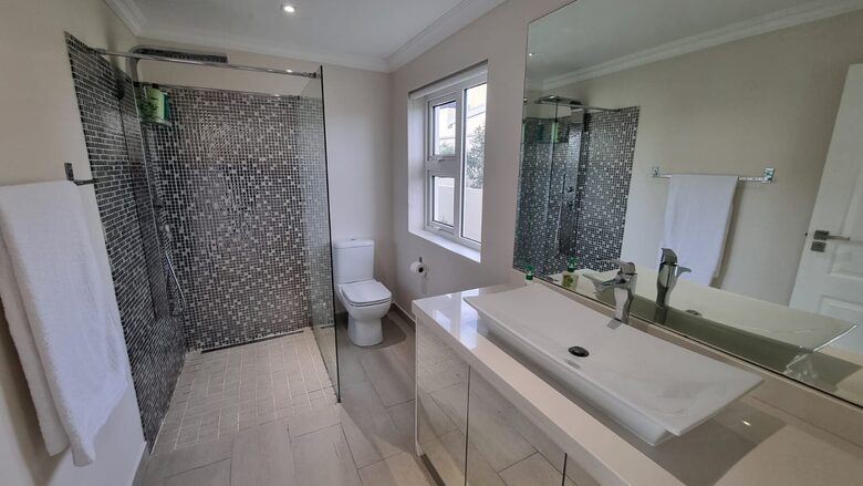 A Coastal Sanctuary with 360-Degree Views - Hermanus, South Africa