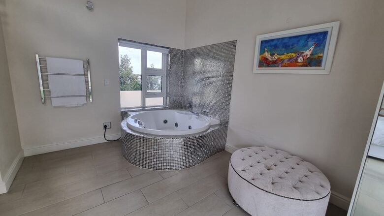 A Coastal Sanctuary with 360-Degree Views - Hermanus, South Africa