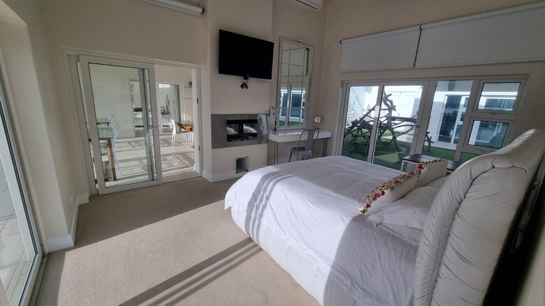A Coastal Sanctuary with 360-Degree Views - Hermanus, South Africa